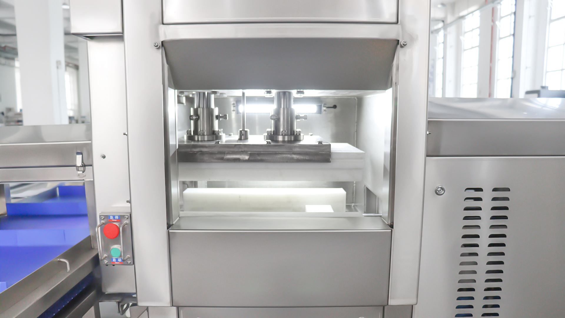 Prensa de planchar de carne 3D automático que forma hidráulica 10MPa SUS304 HE-3D SD Henger Group